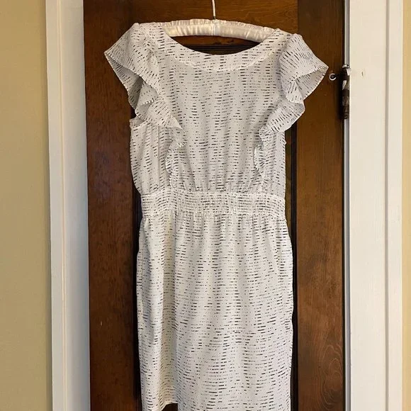 EUC BCBGeneration Casual White Ruffle Cocktail Dress with Keyhole Back,  Medium